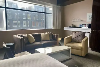 Image de Beautiful 2Br Downtown Suite