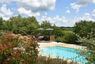 Image de Beautiful house with pool set in private grounds.