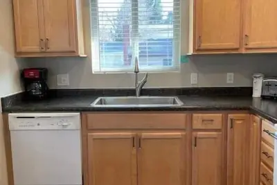 Image de Open Concept Family Sized Whole House. Pet Friendly