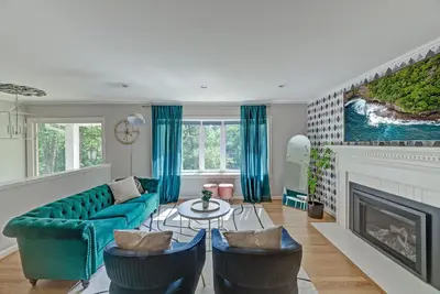 Beautiful 5 bed/3 bath Home in Arlington. Sleeps 10. Approx 10 min Dc