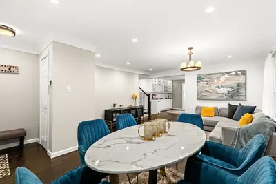 Image de Cozy house in the most desirable neighborhood in Royal oak!