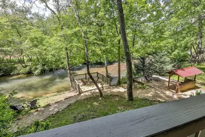 Image de Luxury River Oasis -3 Master Suites - 3 Fireplaces Hot Tub! 195/Night