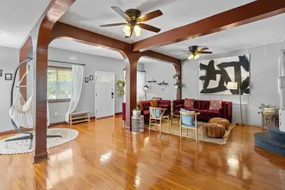Image de Epic 7br/7ba House 1/2 block from Tropicana