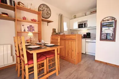 Image de À 10m des pistes de ski, 2ème étage, balcon, télévision, casier à ski, 34m², Chamrousse