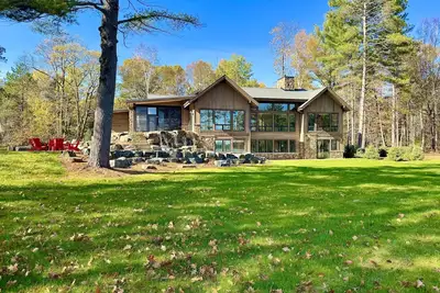 Image de Three Loons Lodge - Brand New Home