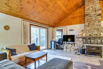 Image de Cozy Thompson Lake Cabin w/ Boat Dock & Launch