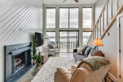 Image de Tennessee River Vacation Rental w\/ Deck + View!