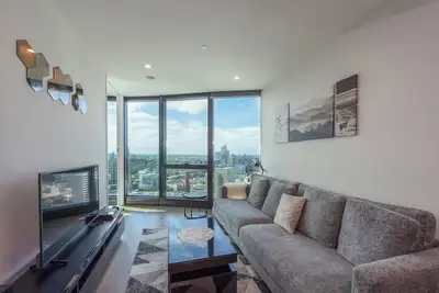 Image de City Views Retreat: 31st Floor 2br near Cbd!