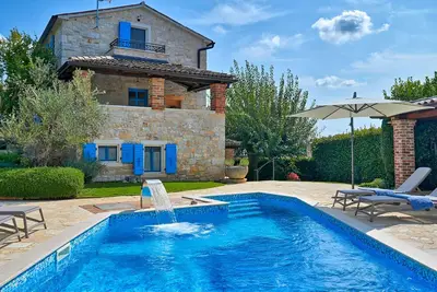 Rustic Villa Simone with pool for 8 persons is located 8 km from Porec