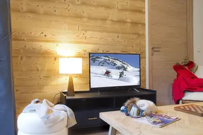 Image de 50m du centre station, 1er étage, parking, télévision, casier à ski, 48m², Les 2 Alpes