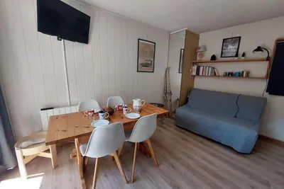 Image de À 50m des pistes de ski, 3ème étage, balcon, parking, télévision, casier à ski, 29m², Les 2 Alpes