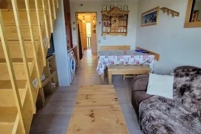 Image de 300m du centre station, 4ème étage, vue montagne, balcon, télévision, casier à ski, 38m²