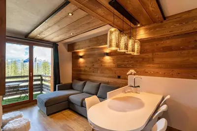 Image de 1er étage, vue vallée/exceptionnelle, piscine, sauna, balcon, télévision, casier à ski, 35m²