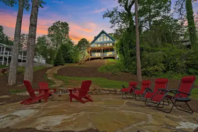 Image de Lakefront Cabin on Lake Keowee. Kayaks, paddle boards, modern & cozy!