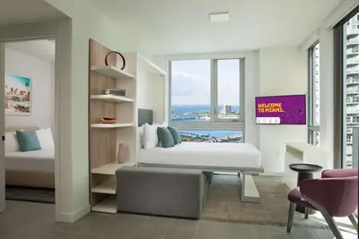 Image de Yotelpad Miami is the perfect home away from home for taking in the city and sun
