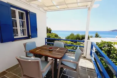 Image de Lodge Narlis - Niki Apartment - Next to the beach with sea view