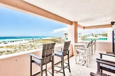 Image de Gulf View Deluxe Unit at Jetty East- One Free Beach Chair Setup & Umbrella Each