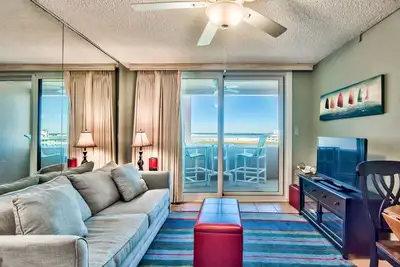 Image de Beautiful view of the East Pass and Lake Christina! One free beach chair set up
