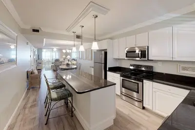 Image de Open concept floor plan, larger than a standard one bedroom. One free beach chai