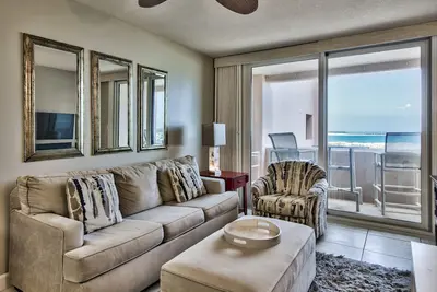 Image de Sunset Jetty View! Enjoy one free beach chair set up and umbrella each day!