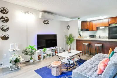 Image de Lake Oswego Condo w/ Balcony, 3 Mi to the Water!
