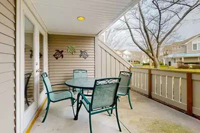 Image de Sea Colony Tennis townhome with water view, 3-season room, pools, beach