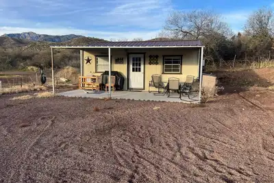 Image de Cozy house w/ min away from outdoor adventures. Hiking, off roading & more.