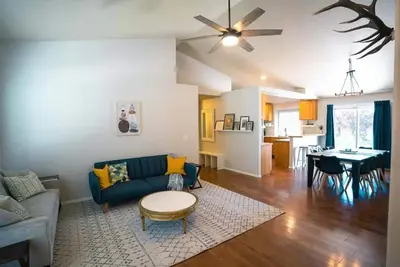 Image de Restful Meadows- sleeps 10. Close to Columbia High, Metel Sports, & Idaho Center