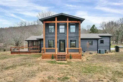 Image de New 6 Bedrooms - Two houses and a pavillion on Chickamauga Lake with new dock\n