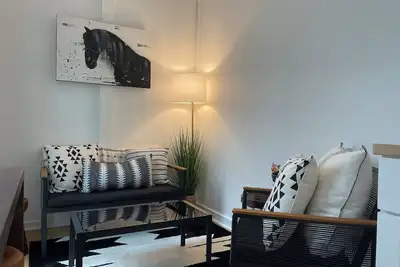 Image de Luxury modern container home in a rural setting! Pet friendly!