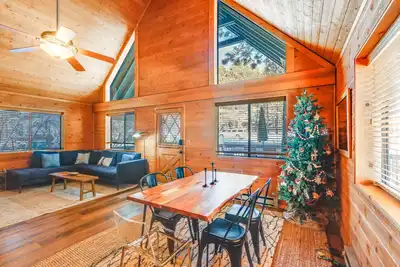 Image de Munds Park Cabin w/ Deck & Fire Pit: Walk to Trail