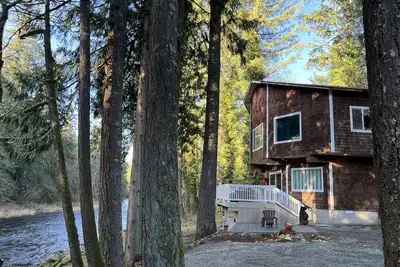 Image de Family Friendly Riverfront Retreat close to Pdx with Hot Tub