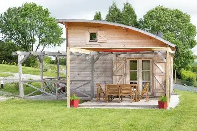 Image de Chalet '5 Pers Landeleau 2kms Canal' avec terrasse privée et jardin partagé