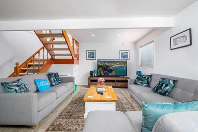 Image de Family Friendly Beach Oasis with Modern Comforts, walk to the beach, 3 bedrooms