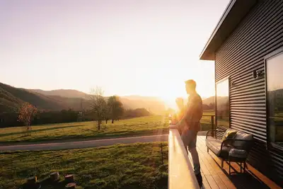 Image de Deep Creek: Saddler's Stay - Modern farmstay with breathtaking views.