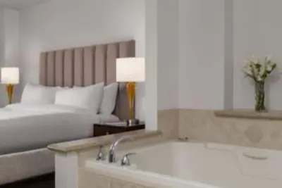 Image de Exciting Getaway Las Vegas for the Superbowl! 2 Bedroom Villa on the Strip!