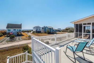 Image de 3 Bedroom ocean view close to pier and pet friendly!