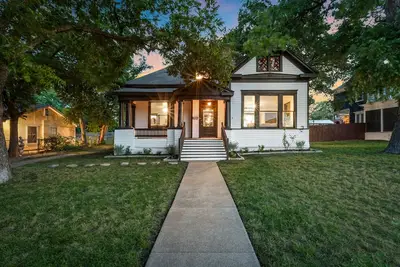 Image de Featured on Hgtv's Fixer Upper, season 1, episode 6.