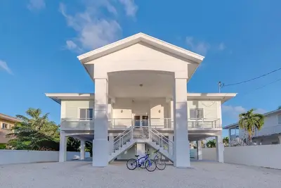 Image de The Key Largo Oasis - \nBeautiful Waterfront Home with 60' Dock & Pool