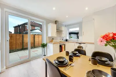 Image de Elm-G House - Brand New 3 bed home with driveway parking.