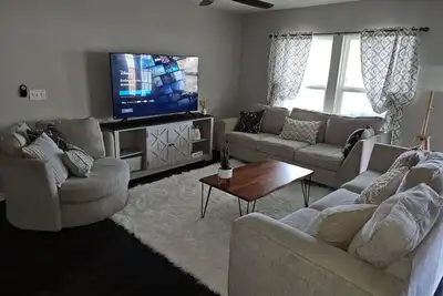 Image de Cozy and modern get away awaits!