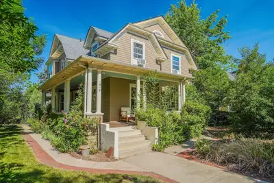 Image de Noble Mansion! Pet-Friendly w Hot Tub & Fire Pit