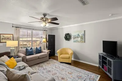 Image de Spacious Charm: Duplex Haven in Fayetteville