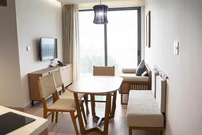 Image de Big Promo Sunrise paradise ocean view 2 bedroom condo