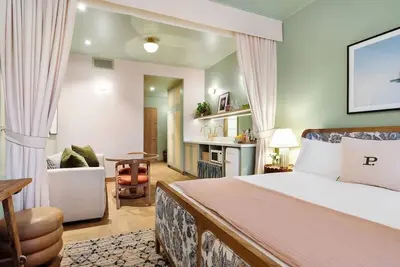 Image de The Deluxe Queen at Palihouse Hyde Park Village, Onsite Parking
