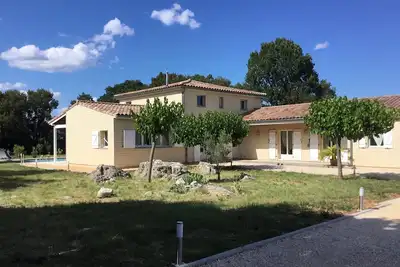 Image de Maison Ecologique semi plain-pied avec grande piscine à 3 km des Vans.