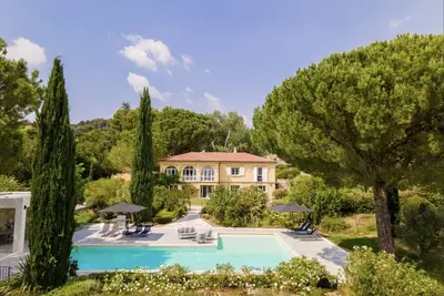 Mas de 6 chambres, piscine, jardin, salle de sport