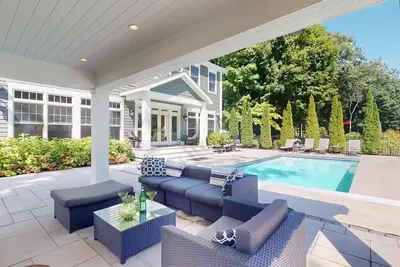 Image de Lamb Haven | Walk to Beach - Lake | Pool, Hot Tub, Fire Pit, Dog Pet Friendly