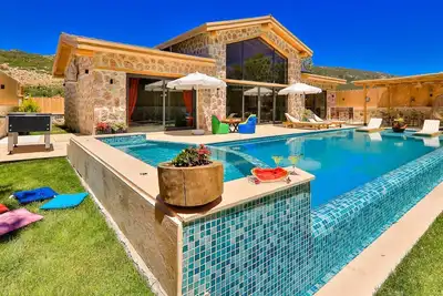 Image de Modern stone villa with pool and sauna for 5 people