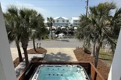 Image de Canal & Gulf Views, Simply Adventurous Is A Modern Duplex W/Large Deck & Swim Spa!